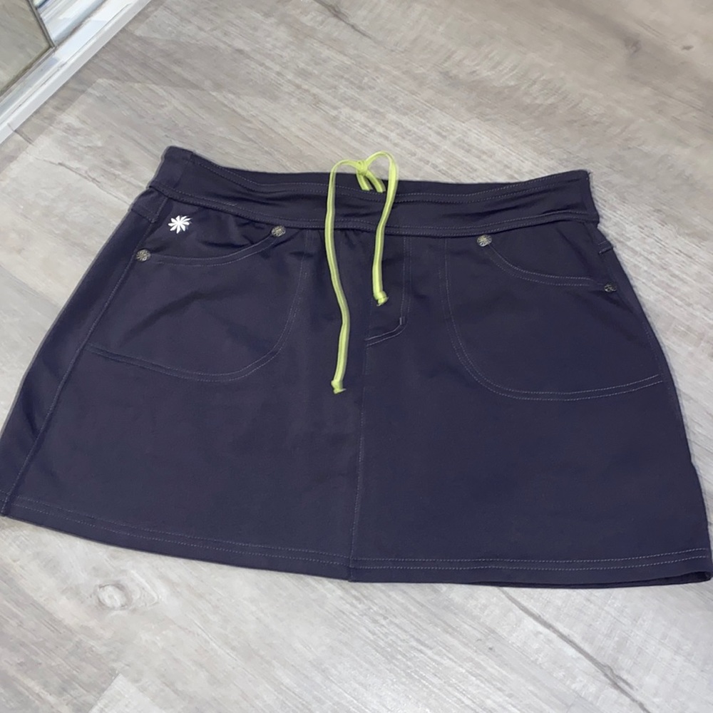 Athleta- NWOT! Never worn cute skirt- play or sports your choice! Sz XS